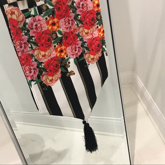 Table Runner / Courtley Check Pattern / Floral Accents / Tassles - Picture 3 of 6